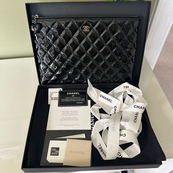 NWT Authentic Chanel Zipped Clutch with CC Heart Charm 🖤 - Picture 9 of 10